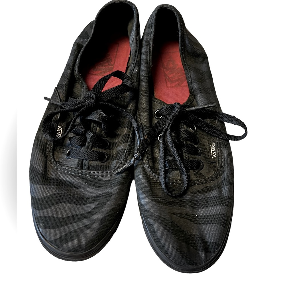 Van’s Unisex Woman 7, Men 5.5US Black & Gray Stripe Canvas Sneakers